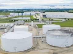 El petróleo gana más del 2% a medida que las tensiones en Medio Oriente y las perspectivas del peaje de Ormuz aumentan las preocupaciones sobre el suministro