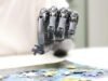 Mientras Neuralink de Musk perfora cráneos, BrainCo de China apuesta a que el futuro de la tecnología cerebral es portátil