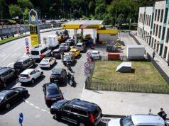 Ucrania intensifica los ataques contra buques cisterna cerca de Crimea a medida que aumenta la escasez de flamable en Rusia