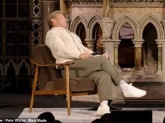 Jeff Brazier começa a chorar enquanto detalha lutas ‘pesadas’ de saúde psychological enquanto diz que quer ‘pedir desculpas’ a seu filho Bobby por fingir ser ‘falso’