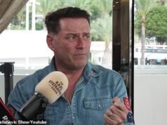 Karl Stefanovic desaba com a reação da esposa ao ser ‘demitido’ do At present em entrevista com Piers Morgan a bordo de um iate de luxo – enquanto as duas figuras divisivas lamentam por terem sido expulsas da TV no café da manhã