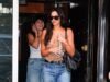 La recién casada Dua Lipa sonríe cuando sale del estudio de Nueva York con una camisola nude antes de asistir a la boda de Taylor Swift y Travis Kelce.
