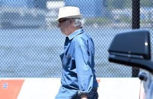 Los pesos pesados de Hollywood se reúnen en Nueva York para la fiesta de la década: Jay-Z y Steven Spielberg aterrizan para la celebración de la boda de Taylor Swift y Travis Kelce