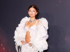 Zendaya luce cada centímetro de la diosa griega con un atrevido vestido de encaje blanco junto a Charlize Theron y la embarazada Anne Hathaway mientras protagonizan el estreno repleto de estrellas de La Odisea en París.