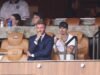 David Beckham luce tenso mientras su familia lo acompaña en el estadio de Miami antes del inicio del partido de cuartos de remaining de la Copa Mundial de Inglaterra contra Noruega.