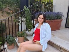La embarazada Holly Ramsay acuna su creciente panza en un traje de baño rojo mientras disfruta de la ola de calor con su esposo Adam Peaty en medio de nuevas consecuencias familiares.