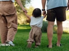Fue «amor a primera vista» con su bebé adoptado. Luego les dijeron que podría haber sido objeto de trata.