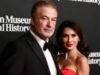 Alec e Hilaria Baldwin pusieron a la venta por primera vez su casa en Hamptons por 29 millones de dólares, la redujeron a 18,99 millones de dólares y ahora la han vuelto a sacar del mercado después de años de intentar venderla.
