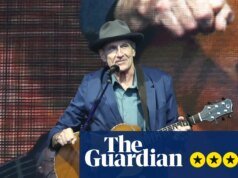 Reseña de James Taylor: el barítono dorado de la leyenda de los 70 brilla mejor cuando se desnuda