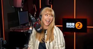 Dentro de la vida hogareña de Sara Cox mientras se prepara para iniciar Radio 2 Breakfast Present después del despido de Scott Mills