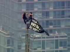 Escalada do Empire State Constructing: casal preso após proposta no topo de arranha-céu de Nova York – vídeo