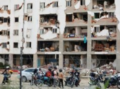 Venezolanos corren contrarreloj buscando sobrevivientes del terremoto