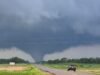 Un twister ‘monstruoso’ destruye una granja de ladrillos centenaria en el oeste de Manitoba
