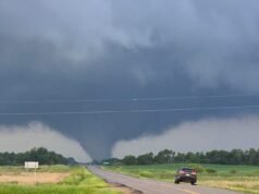 Un twister ‘monstruoso’ destruye una granja de ladrillos centenaria en el oeste de Manitoba