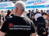 La policía alemana rocía gasoline pimienta a manifestantes en medio de convención del partido de oposición (VIDEO)