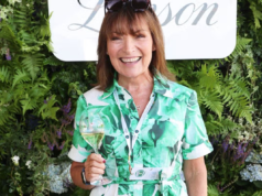 El vestido de Wimbledon en oferta de ITV Lorraine es una prueba de que la calle principal todavía reina
