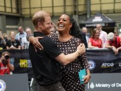 El príncipe Harry abraza a Alison Hammond en una caótica aparición en This Morning mientras responde a su petición