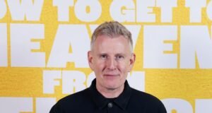 Patrick Kielty seguirá como presentador de Late Late