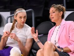 Sparks se separa do GM Raegan Pebley