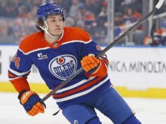 Oilers trazem de volta F Colton Dach com contrato de 2 anos