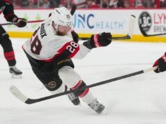 Claude Giroux assina contrato de um ano para retornar aos Senadores