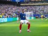 Kylian Mbappe continua vivendo sua melhor Copa do Mundo com a França derrotando a Suécia
