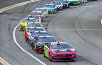 Ryan Blaney emerge da corrida encharcada pela chuva na Geórgia com vitória no OT