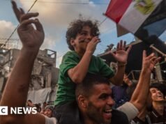 Ver: Los aficionados al fútbol de Gaza ven el Mundial desde los escombros