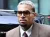 Chris Brown é condenado a pagar US$ 13 milhões à governanta após ataque de cachorro