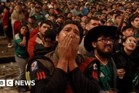 ‘Es un día muy triste’: los fanáticos mexicanos reaccionan ante la derrota ante Inglaterra