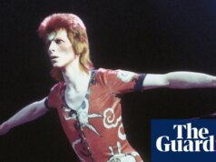 Saxofones, paradas musicais e um roteiro rejeitado dos Simpsons: arquivo de David Bowie em turnê pelo Reino Unido