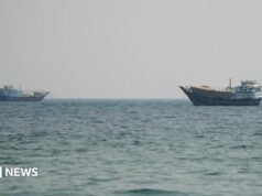 Trump descarta la amenaza de cobrar una tarifa del 20% sobre el cargamento de Ormuz mientras Estados Unidos se prepara para reanudar el bloqueo de los puertos de Irán
