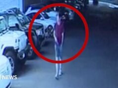 Nuevas imágenes mostradas en la audiencia de Kirk muestran a un hombre en la azotea cerca de la escena del tiroteo