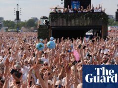 El rapero Pitbull y sus followers establecen el récord mundial Guinness de la ‘gorra calva’ en un espectáculo en Londres