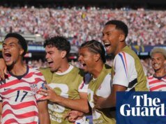 Steely USA supera a Bósnia e Herzegovina e o polêmico vermelho para chegar às oitavas de remaining da Copa do Mundo