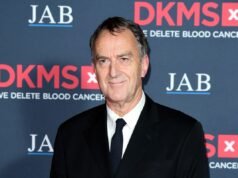 Angus Deayton cube que conocer a Richard Curtis «cambió mi vida»