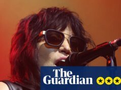 Revisión de Joan Jett and the Blackhearts: historia del rock trepidante, pero ¿por qué interpreta a Gary Glitter?