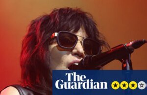 Revisión de Joan Jett and the Blackhearts: historia del rock trepidante, pero ¿por qué interpreta a Gary Glitter?