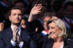 Le Pen recibe autorización para postularse a la presidencia