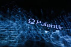 La industria de la IA está «malditamente loca»: CEO de Palantir