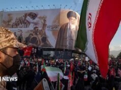 Irán amenaza con bloquear más rutas comerciales mientras Estados Unidos lanza nuevos ataques