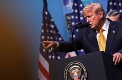 El líder supremo de Irán promete venganza contra Estados Unidos e Israel
