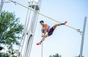 EJ Obiena vence competição austríaca de salto com vara pelo segundo ouro consecutivo