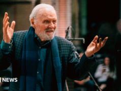 Sir Anthony Hopkins lanzará un álbum debut inspirado en su infancia