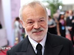 Graham Norton y Phoebe Waller-Bridge vistos antes de la rumoreada boda de Swift