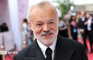 Graham Norton y Phoebe Waller-Bridge vistos antes de la rumoreada boda de Swift