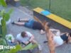 La gente huye cuando el ataque ruso golpea cerca de una cafetería en Ucrania