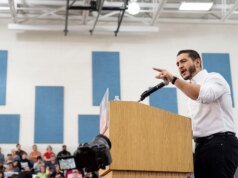 El candidato al Senado de Michigan fue confrontado repetidamente por el derecho de Israel a existir y desfinanciando a la policía.