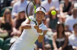 Alex Eala e parceiro Nikola Bartunkova caem em duplas em Wimbledon