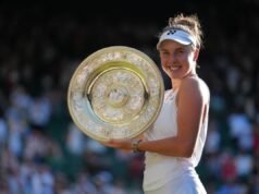 Vislumbre dos troféus de Wimbledon na pausa para ir ao banheiro ajudou Noskova a vencer